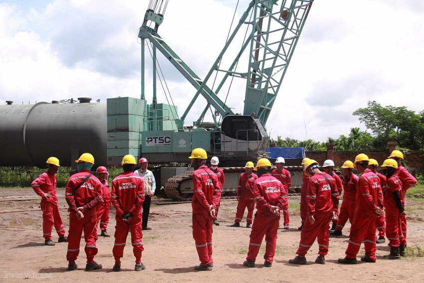 Nhà thầu PTSC họp an toàn trước khi thi công hạng mục mới