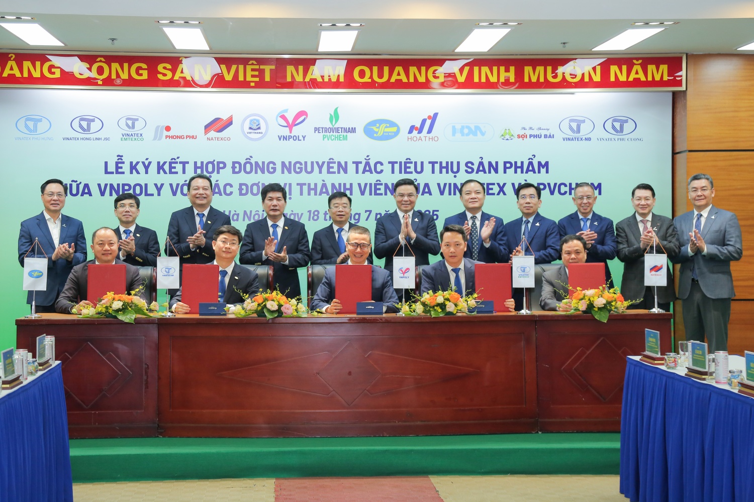 Ký kết hợp đồng nguyên tắc giữa VNPOLY và các đơn vị VINATEX Nam Định, Dệt may Nam Định, Dệt may Hà Nội, Dệt 8/3
