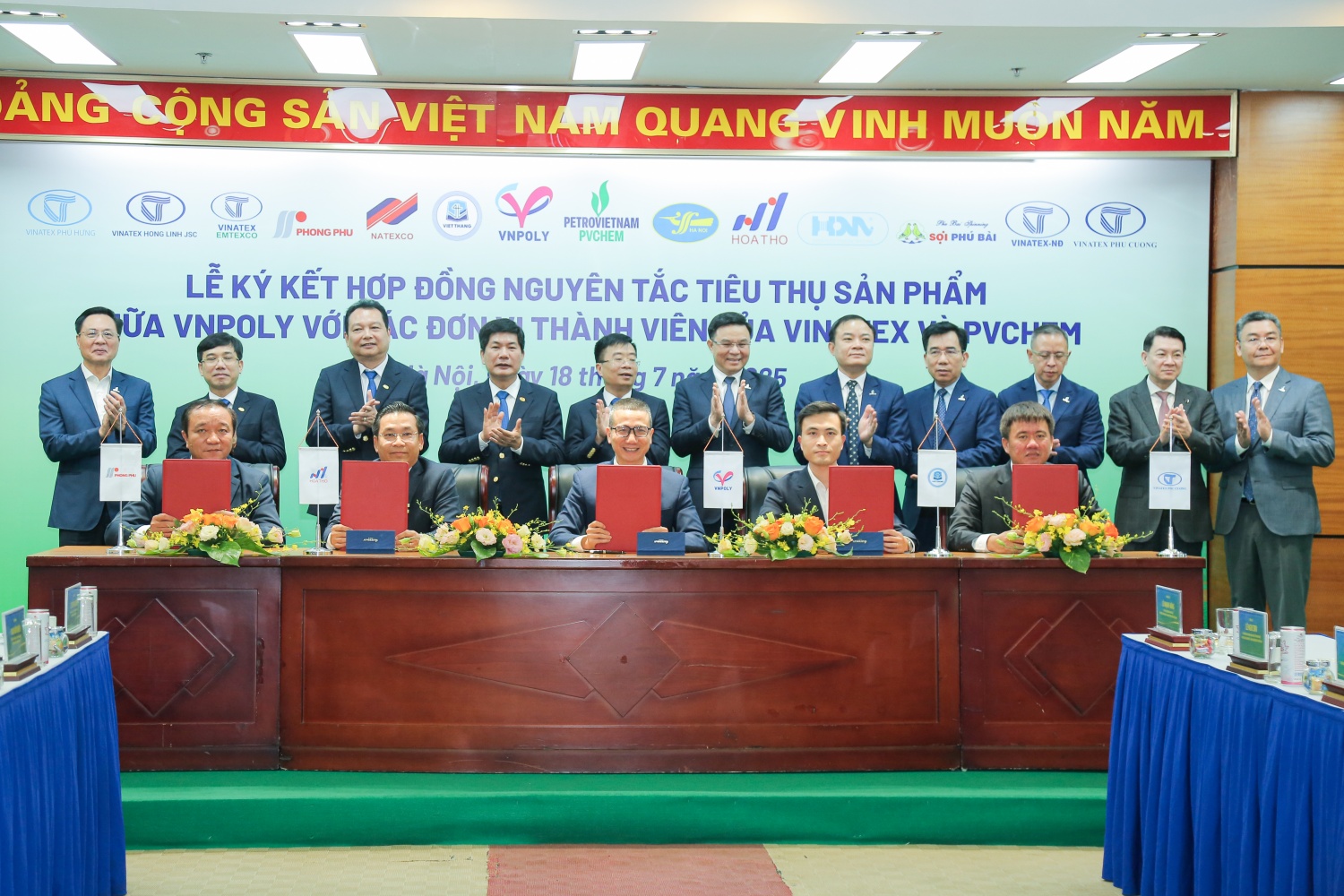Ký kết hợp đồng nguyên tắc giữa VNPOLY với các đơn vị Dệt may Hòa Thọ, VINATEX Phú Cường, Dệt may Việt Thắng, Dệt may Phong Phú