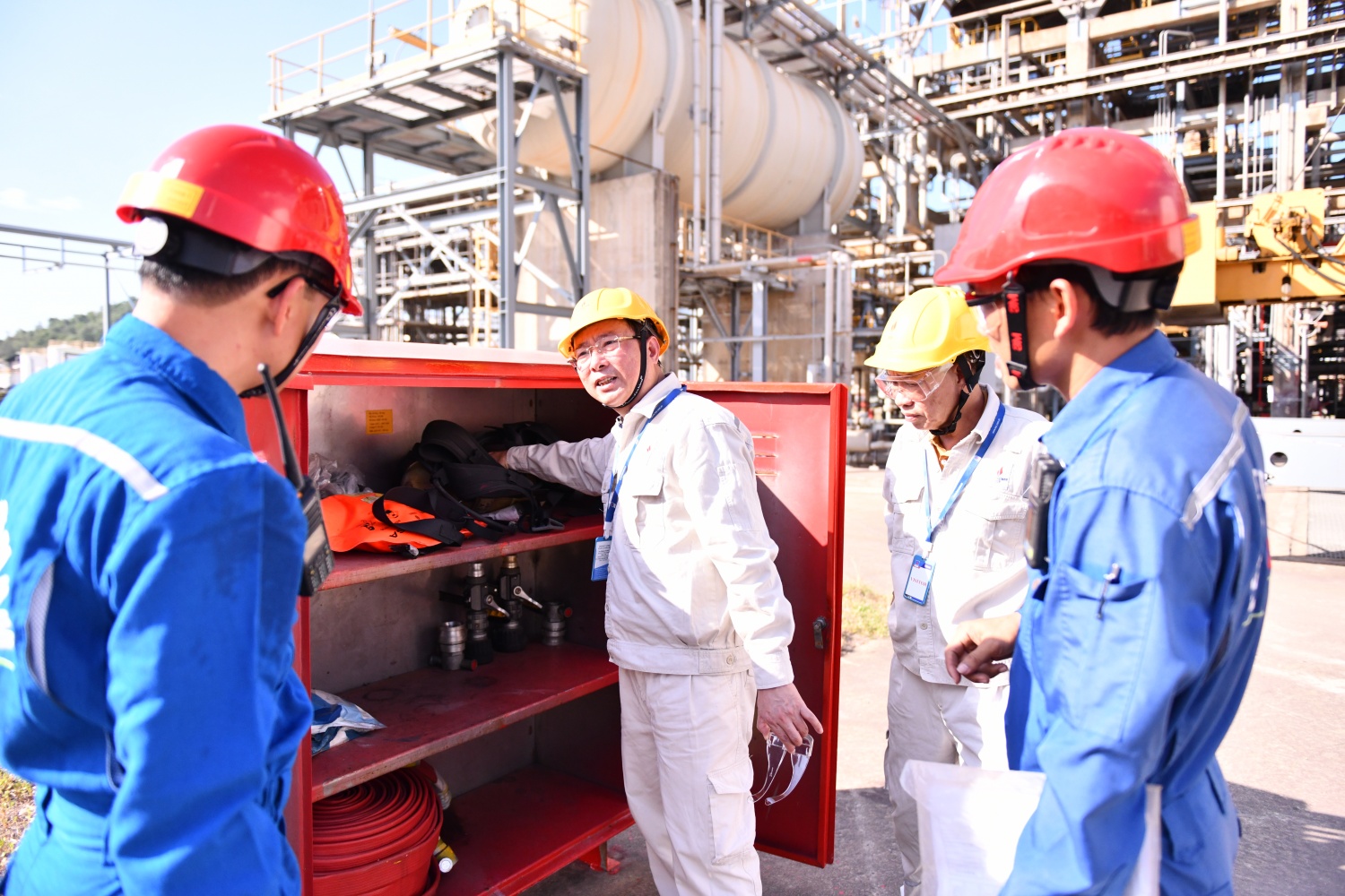 Công tác quản lý hóa phẩm, xúc tác tại kho lưu trữ NMLD Dung Quất luôn được đảm bảo nghiêm ngặt, tuân thủ đầy đủ các quy định.