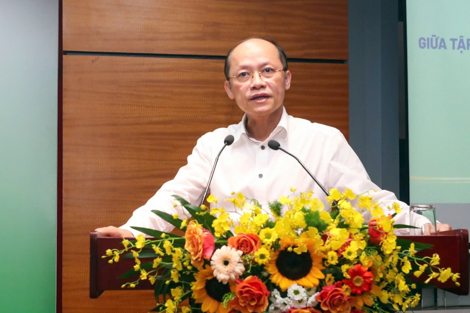 Phó Chủ tịch thường trực UBND tỉnh Hà Tĩnh Nguyễn Hồng Lĩnh khẳng định sự phát triển của Petrovietnam trong thời gian qua đã đóng góp quan trọng vào sự phát triển của đất nước nói chung và tỉnh Hà Tĩnh nói riêng