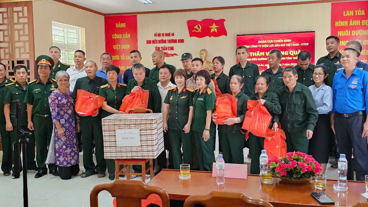 Hội CCB PV Power đến thăm và tặng quà tại Trung tâm điều dưỡng thương binh tỉnh Nghệ An