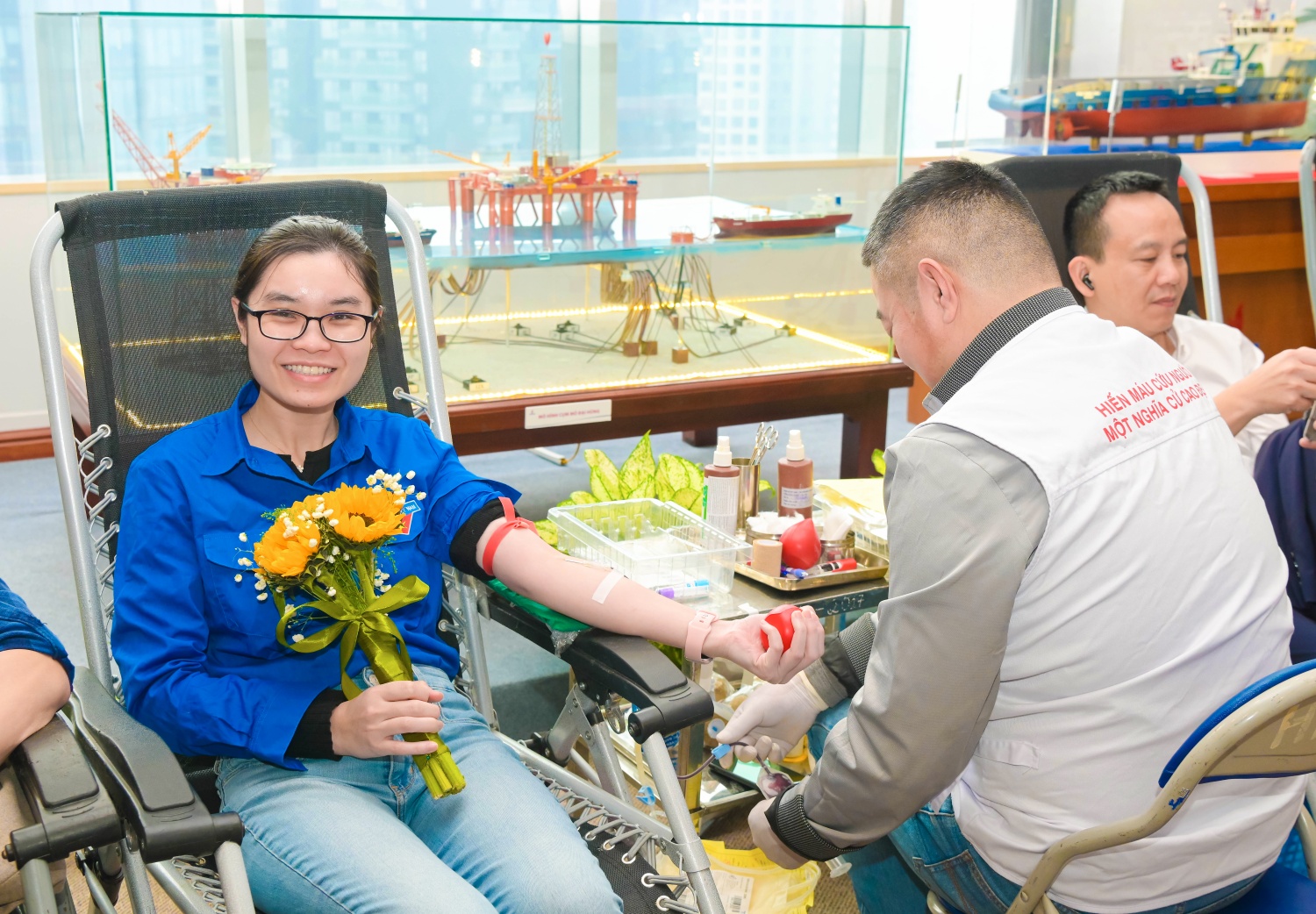 Đoàn viên thanh niên PVNDB tham gia hiến máu tình nguyện