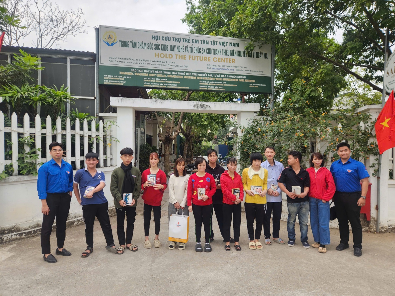 Đoàn viên thanh niên PVNDB tham gia các hoạt động thiện nguyện, tặng quà cho thanh thiếu niên khuyết tật có hoàn cảnh khó khăn