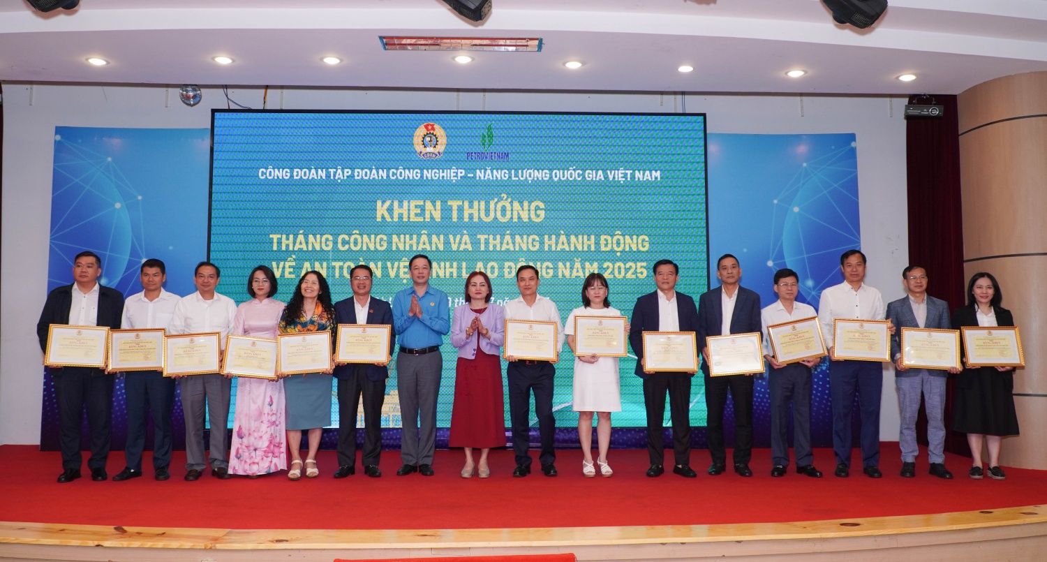 Công đoàn Petrovietnam khen thưởng 14 tập thể có thành tích tiểu biểu trong chỉ đạo, tổ chức thực hiện các hoạt động trong Tháng Công nhân, Tháng hành động về ATVSLĐ năm 2025.