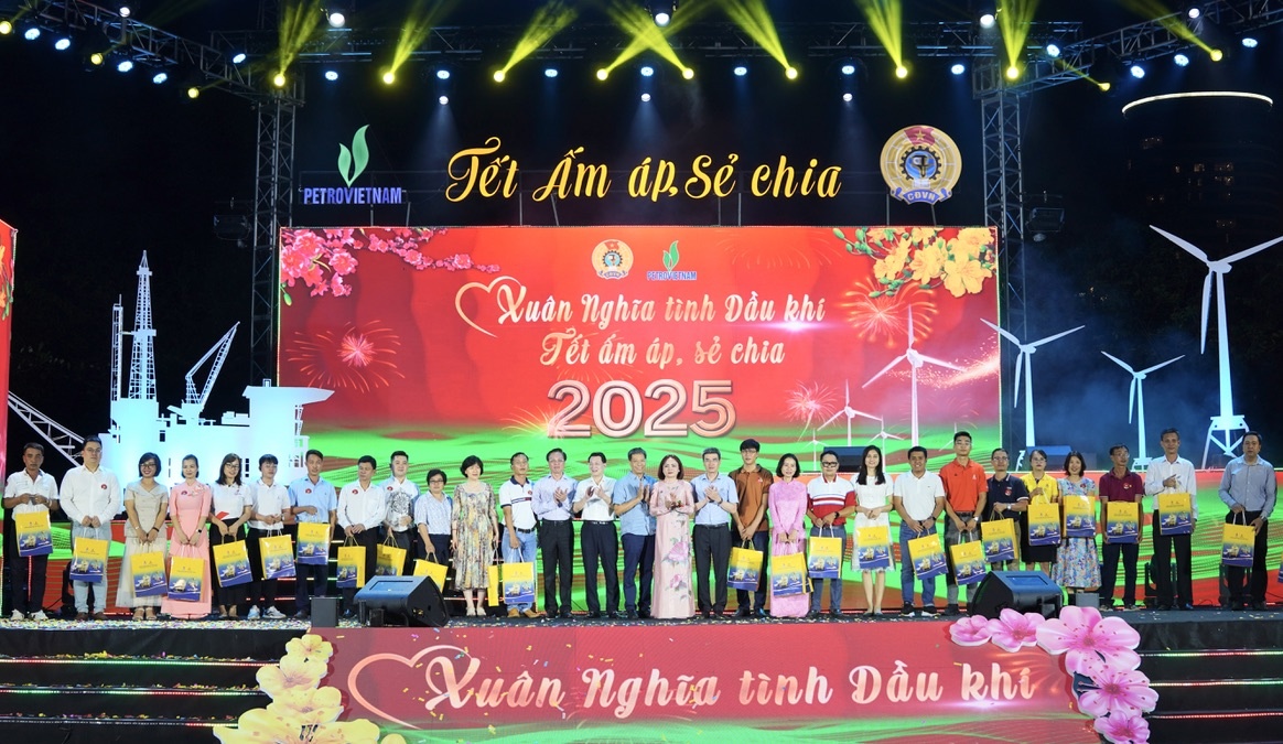 Công đoàn Petrovietnam chăm lo Tết cho người lao động.