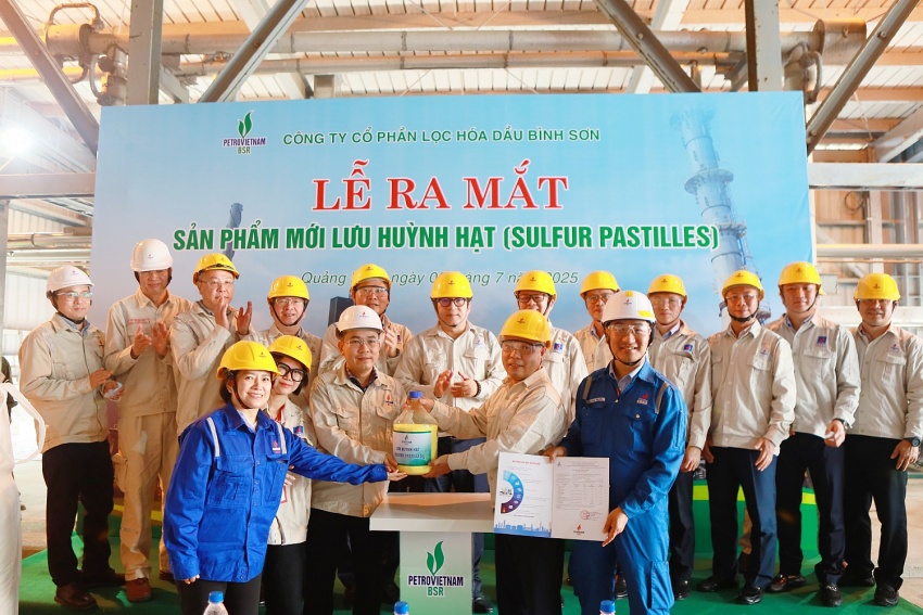 BSR representative performed the handover of the product and quality certificate to the contractor