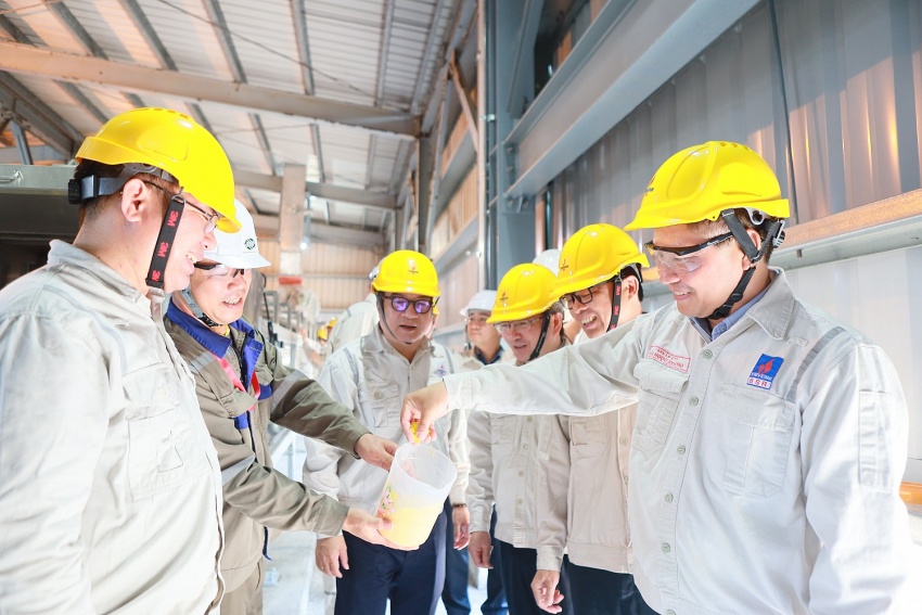 BSR’s leadership inspects the quality of Sulfur Pastilles at the production workshop
