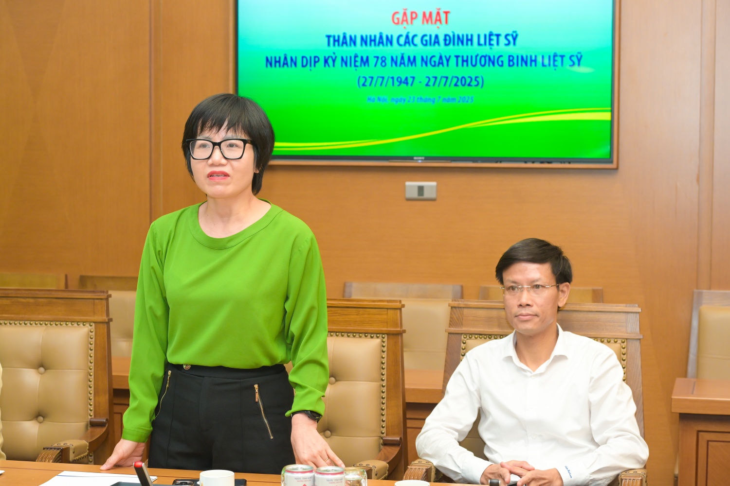 Đồng chí Nguyễn Thị Hoa - Ủy viên Ban Chấp hành Đảng bộ, Phó Chủ nhiệm Thường trực Ủy ban Kiểm tra Tập đoàn bày tỏ sự xúc động và gửi lời cảm ơn chân thành tới lãnh đạo Tập đoàn cùng các tổ chức đoàn thể