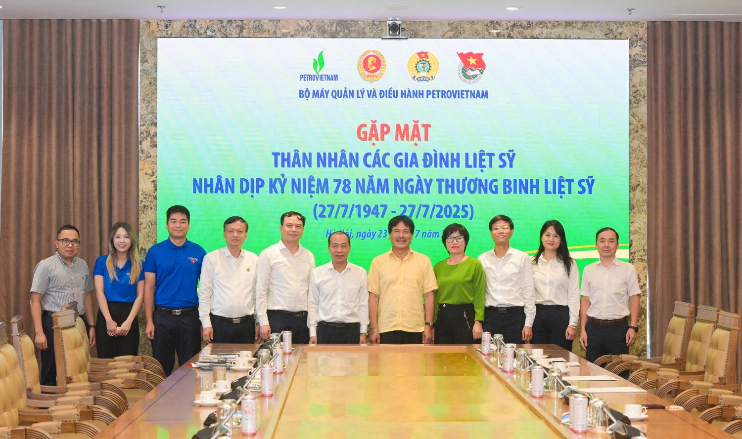 Hội CCB Tập đoàn, Công đoàn, Đoàn Thanh niên BMQL&ĐH gặp mặt các cán bộ là thân nhân gia đình liệt sĩ