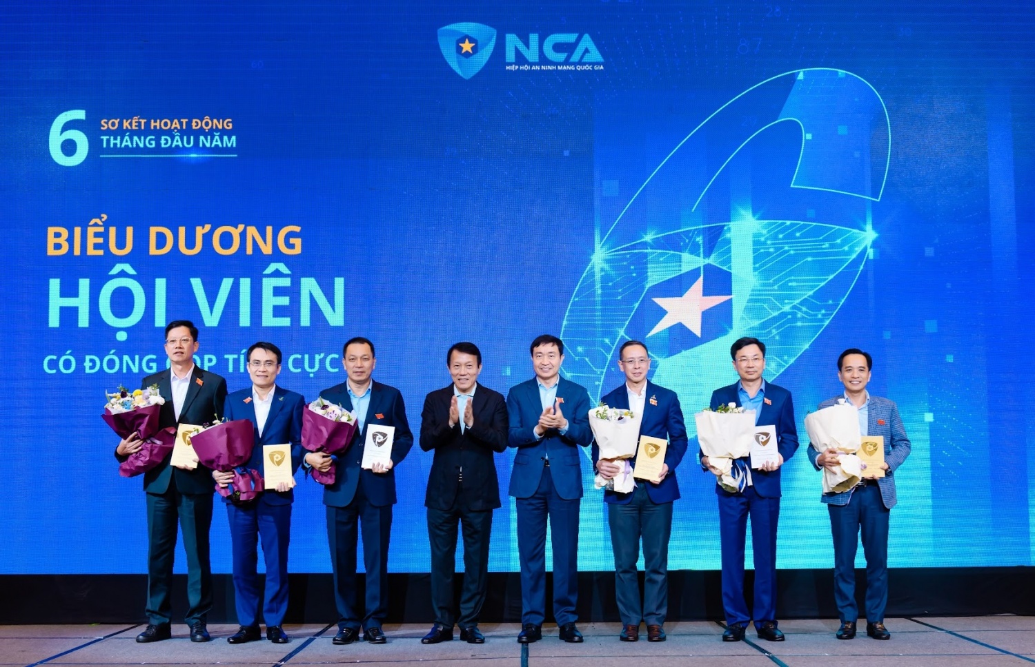 Lãnh đạo Petrovietnam, PV GAS và nhiều đơn vị được Chủ tịch Hiệp hội An ninh mạng quốc gia – Đại tướng Lương Tam Quang biểu dương tại Hội nghị.