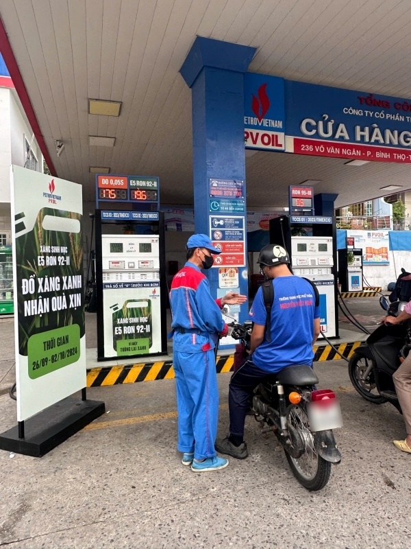 Mặc dù nhiều doanh nghiệp đã nỗ lực tuyên truyền, khuyến khích người tiêu dùng sử dụng xăng sinh học nhưng việc tiêu thụ xăng E5 RON92 trên thị trường gặp nhiều khó khăn