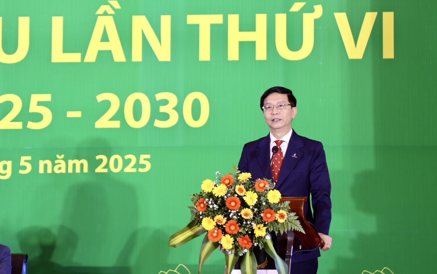 Đồng chí Trần Quang Dũng biểu dương PVCFC đã hoàn thành và vượt mức toàn bộ 11/11 chỉ tiêu Nghị quyết Đại hội nhiệm kỳ 2020-2025.
