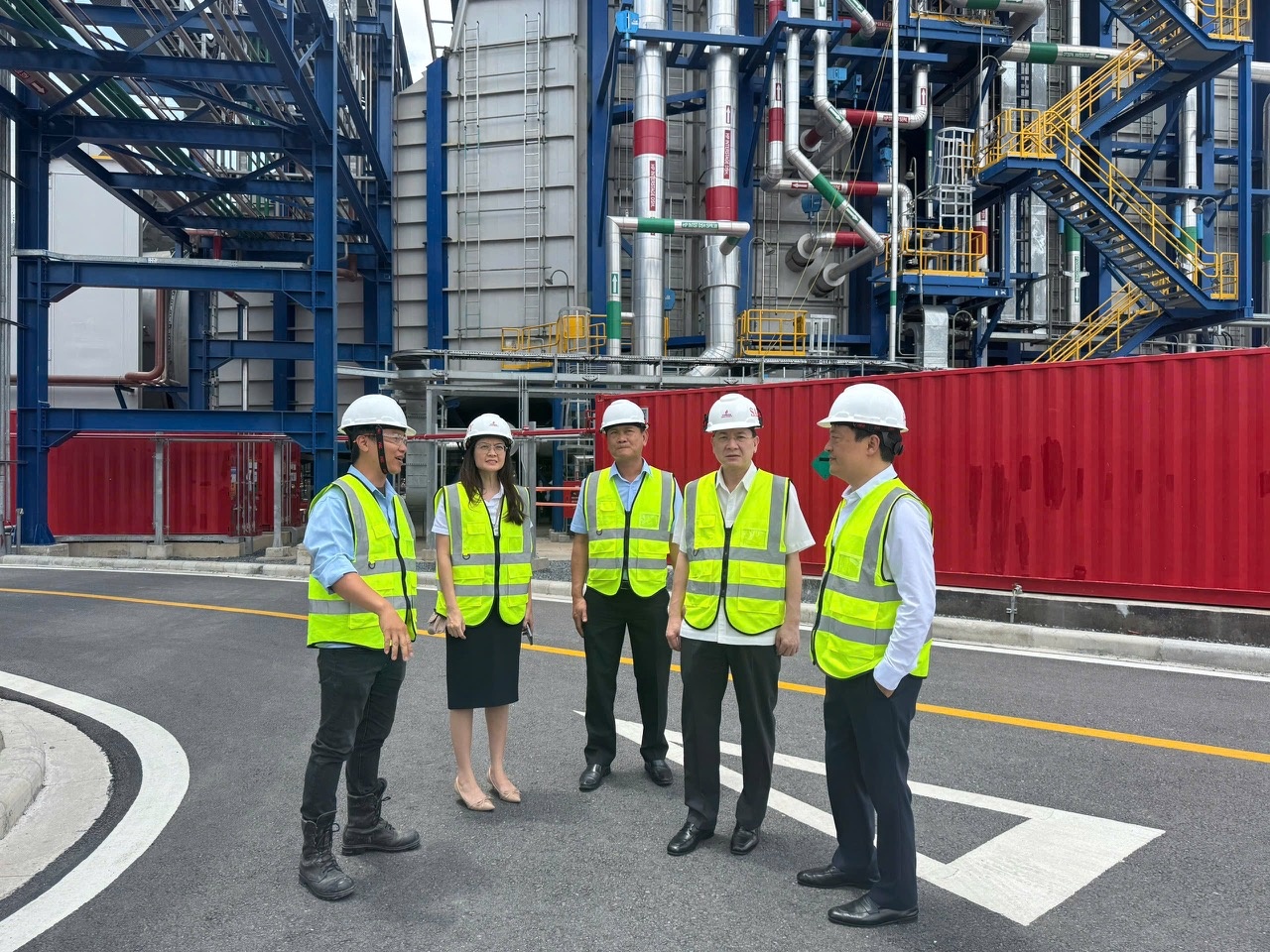 Thành viên HĐTV Petrovietnam ông Phạm Tuấn Anh kiểm tra, giám sát hoạt động tại Nhà máy điện Nhơn Trạch 3 và 4