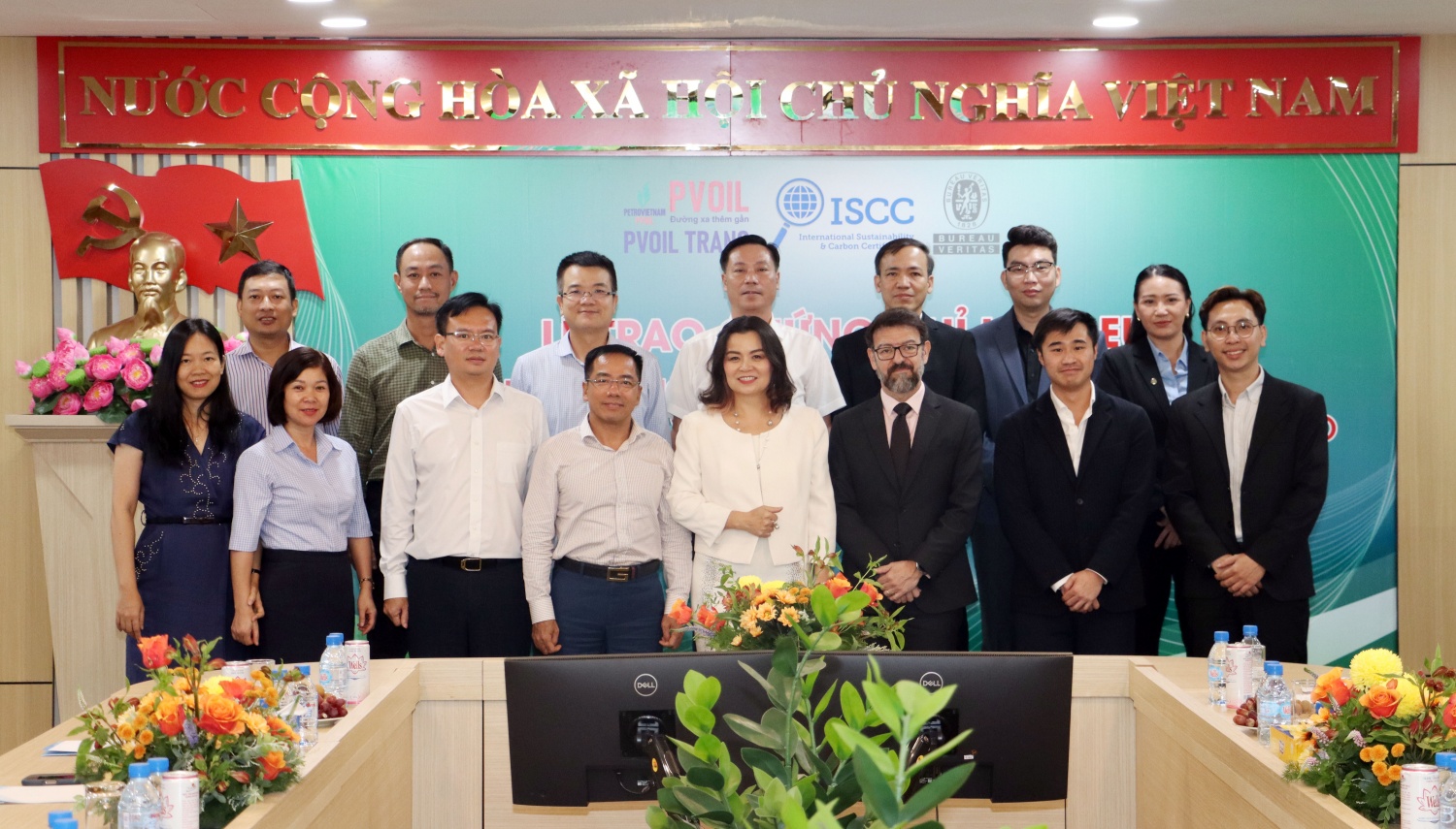 Các đại biểu chúc mừng cột mốc quan trọng của PVOIL Trans