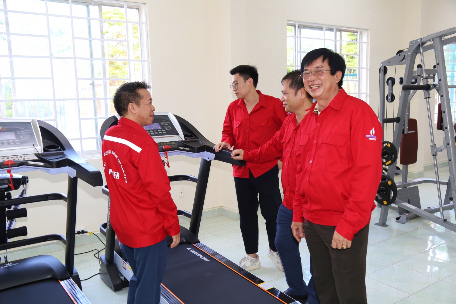 Niềm vui của CBCNV, người lao động bên các thiết bị thể thao mới trang bị