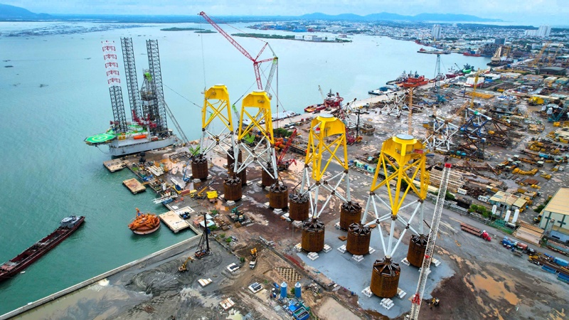 Petrovietnam được giao trọng trách tiên phong phát triển năng lượng xanh cho Tổ quốc.