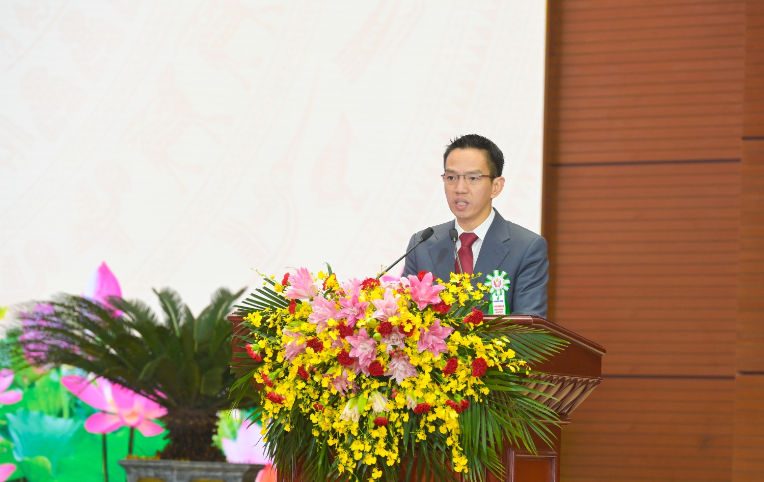 Tổng Giám đốc PQPOC Phạm Xuân Phúc trình bày tham luận “Công tác tổ chức, thực hiện phong trào thi đua do Thủ tướng Chính phủ phát động trên các công trình trọng điểm để hoàn thành tốt nhiệm vụ được giao”