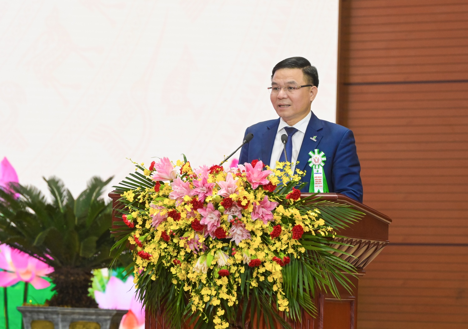 Đồng chí Lê Mạnh Hùng, Bí thư Đảng uỷ, Chủ tịch HĐTV Petrovietnam kêu gọi toàn thể cán bộ, kỹ sư, công nhân và người lao động Petrovietnam tiếp tục phát huy tinh thần trách nhiệm, chủ động, đổi mới, dám nghĩ, dám làm, thi đua phấn đấu hoàn thành xuất sắc các nhiệm vụ chính trị, kế hoạch quản trị, sản xuất kinh doanh giai đoạn 2025-2030.