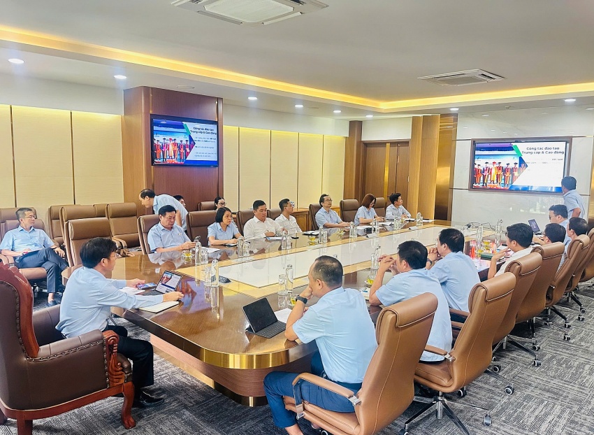 Bước vào giai đoạn mới, PV College đã khởi động một cuộc đổi mới toàn diện: từ cập nhật chương trình trung cấp, cao đẳng theo chuẩn đầu ra mới, đến phát triển các ngành nghề đào tạo mới như điện gió, điện hạt nhân.