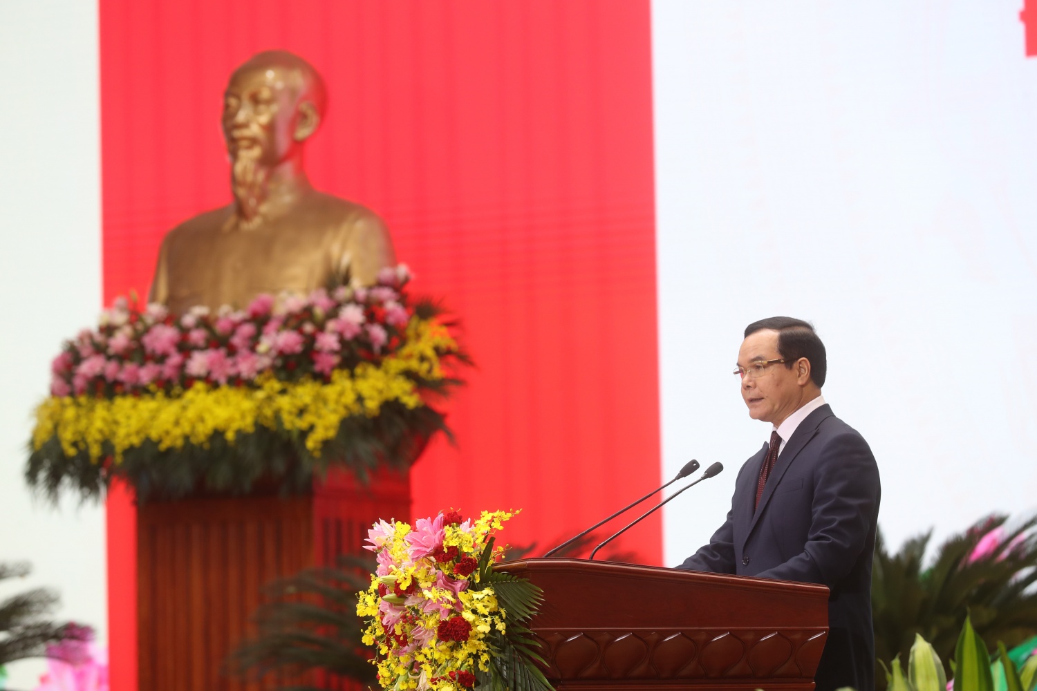 Đồng chí Nguyễn Đình Khang đánh giá cao phong trào thi đua yêu nước tại Petrovietnam trong thời gian qua
