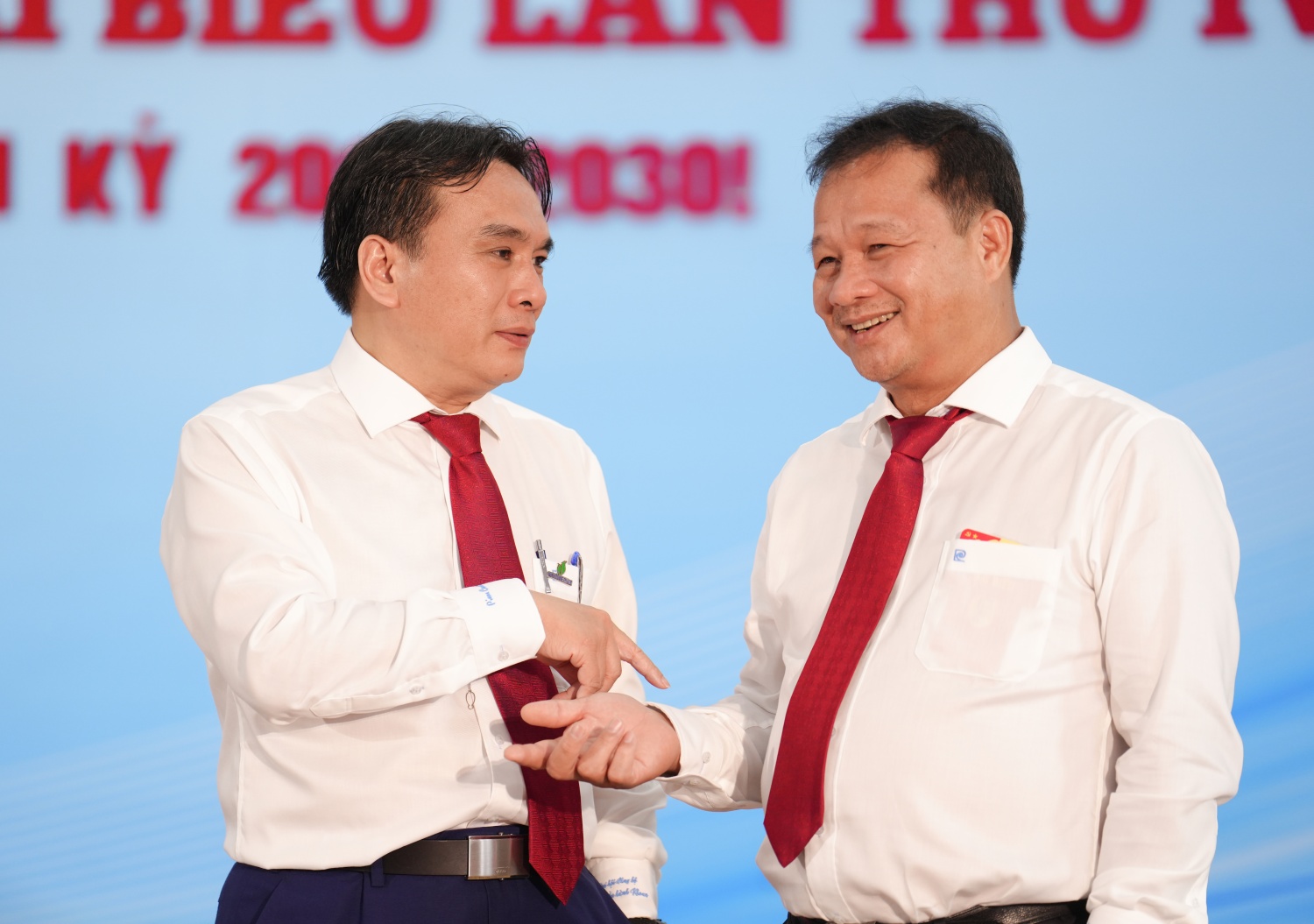 Các đại biểu trao đổi, thảo luận