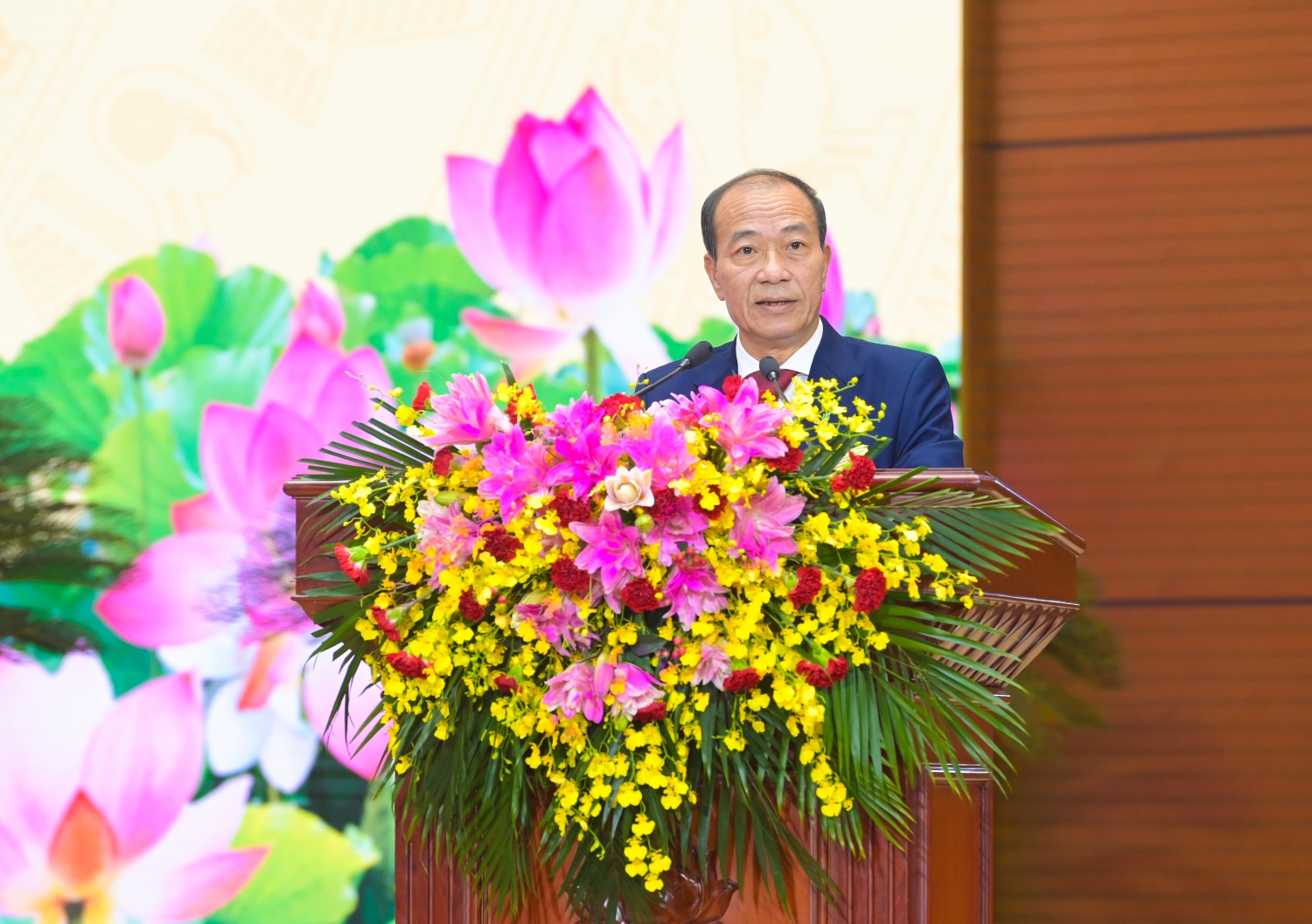 Đồng chí Phạm Quang Dũng, Ủy viên BTV, Chánh Văn phòng Đảng ủy Tập đoàn tuyên bố lý do, giới thiệu đại biểu