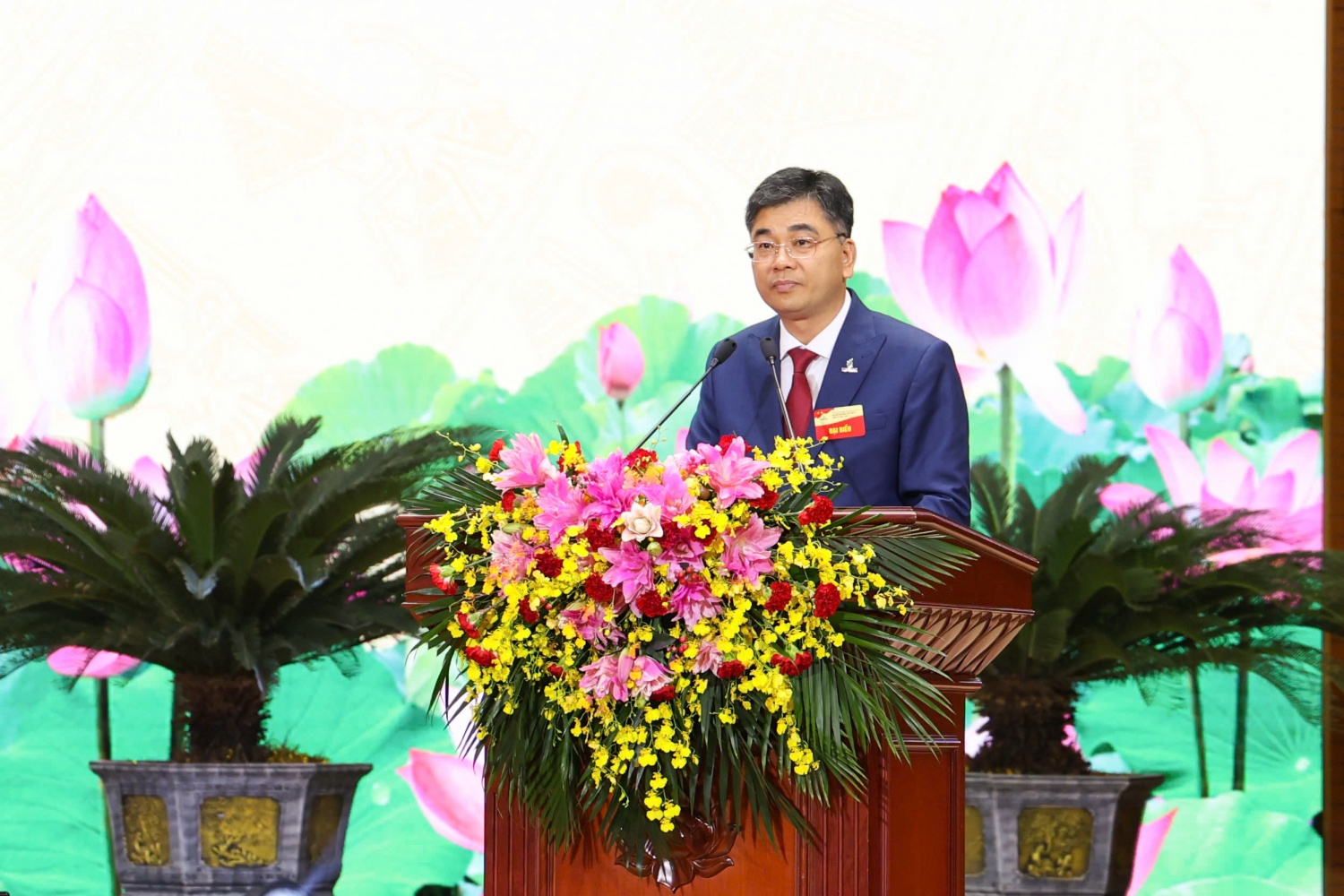 Đồng chí Trần Ngọc Nguyên, Bí thư Đảng ủy, Chủ tịch HĐQT PVCFC trình bày tham luận với chủ đề “Công tác lãnh đạo quản trị phát triển bền vững (ESG) tại Công ty CP Phân bón Dầu khí Cà Mau”.
