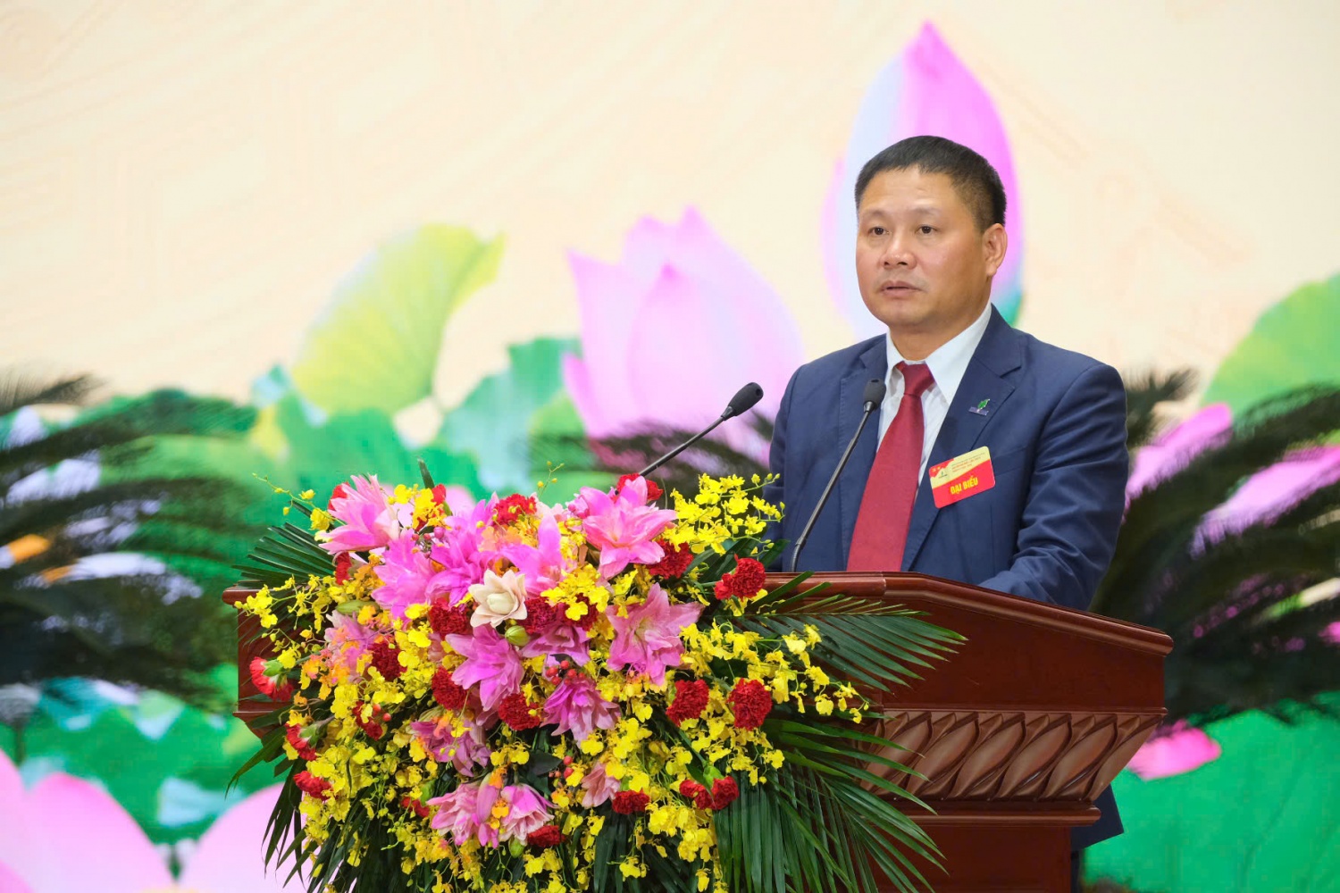 Đồng chí Bùi Ngọc Dương, Bí thư Đảng ủy, Chủ tịch HĐQT BSR trình bày tham luận với chủ đề “Công tác lãnh đạo triển khai nhiệm vụ và giải pháp thực hiện nâng cấp mở rộng Nhà máy Lọc dầu Dung Quất”.