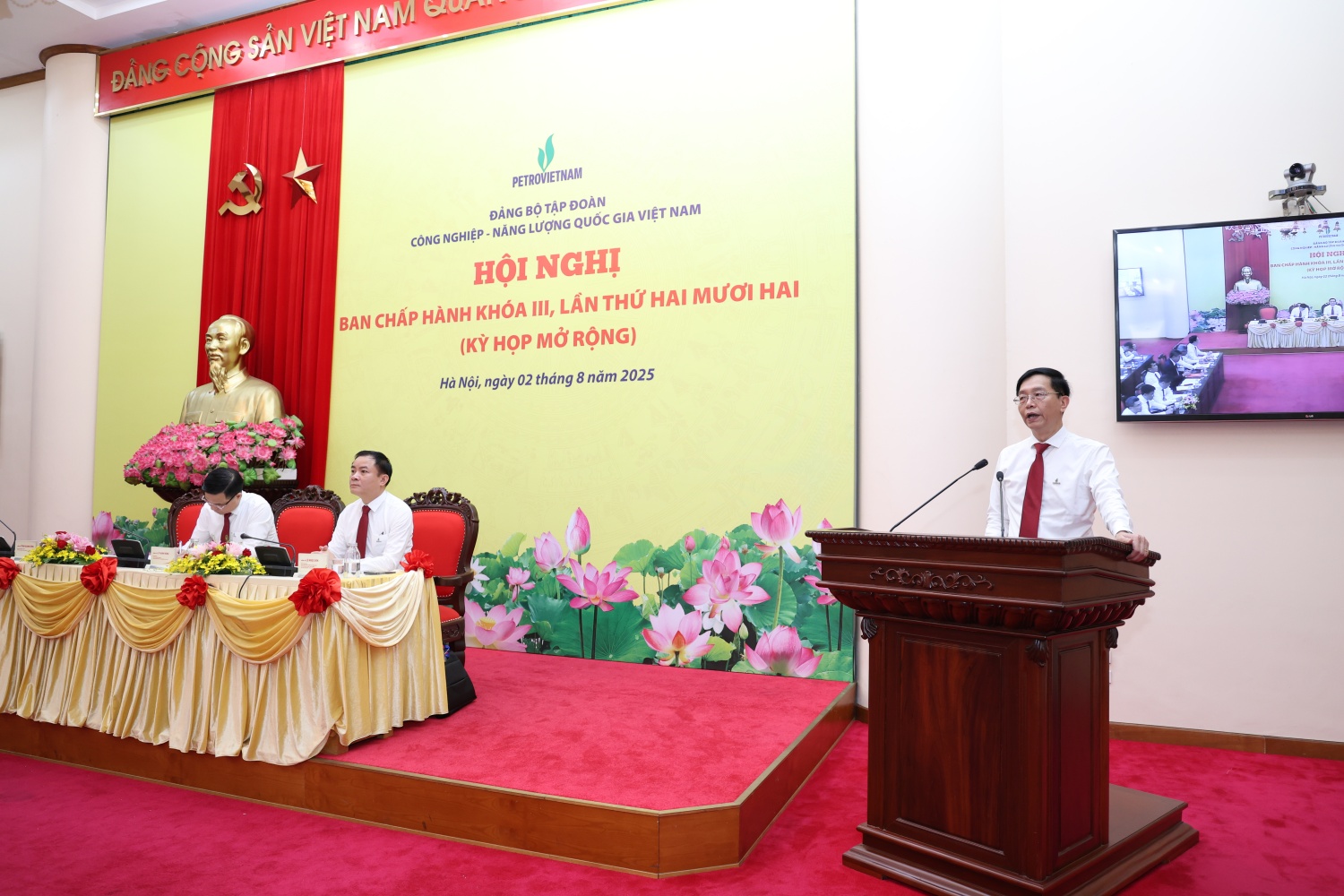 Đồng chí Trần Quang Dũng – Phó Bí thư thường trực Đảng ủy Tập đoàn báo cáo công tác chuẩn bị Đại hội Đại biểu Đảng bộ Tập đoàn lần thứ IV, nhiệm kỳ 2025–2030