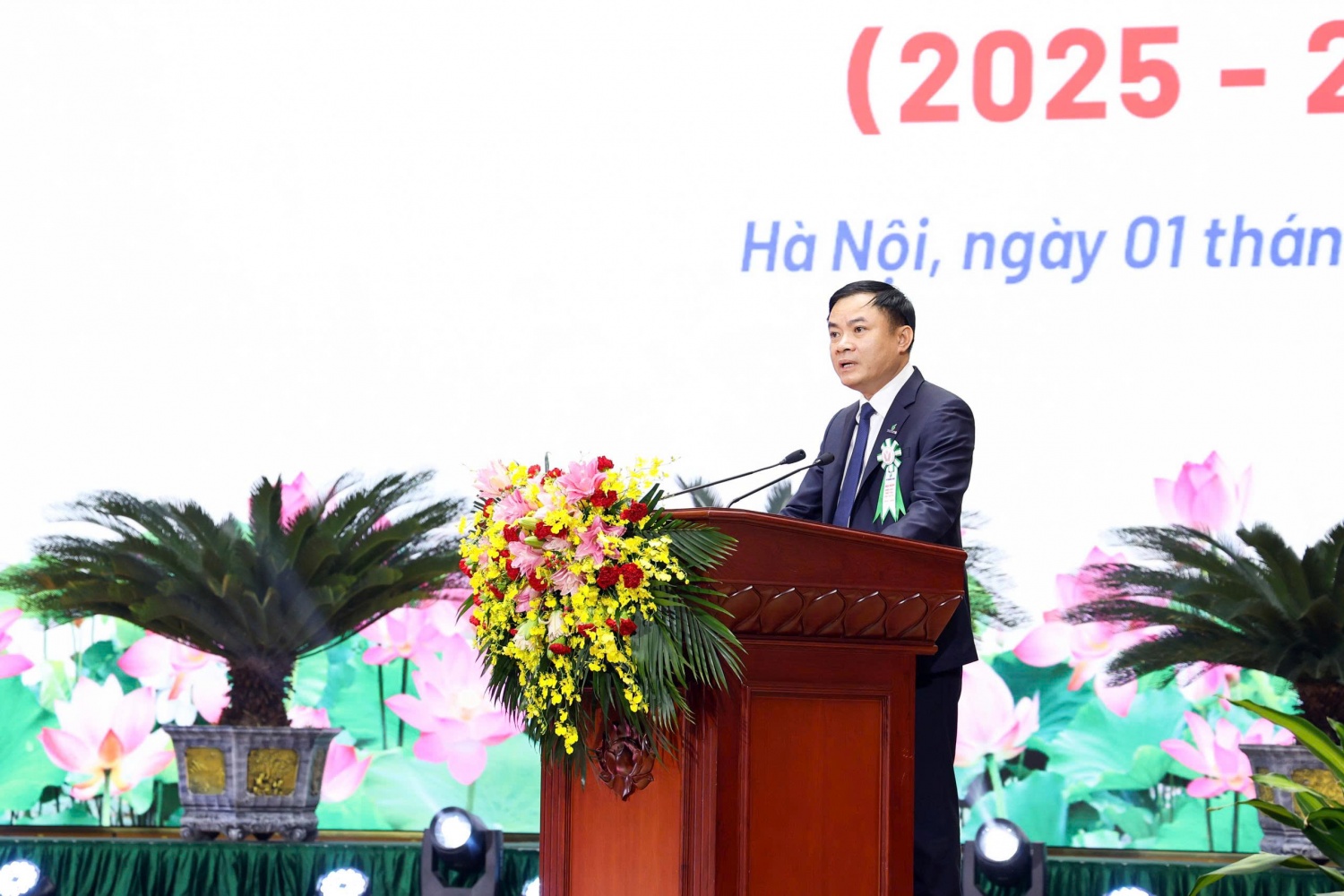Đồng chí Lê Ngọc Sơn, Phó Bí thư Đảng ủy, Tổng Giám đốc, Chủ tịch Hội đồng TĐKT Tập đoàn phát biểu khai mạc Hội nghị