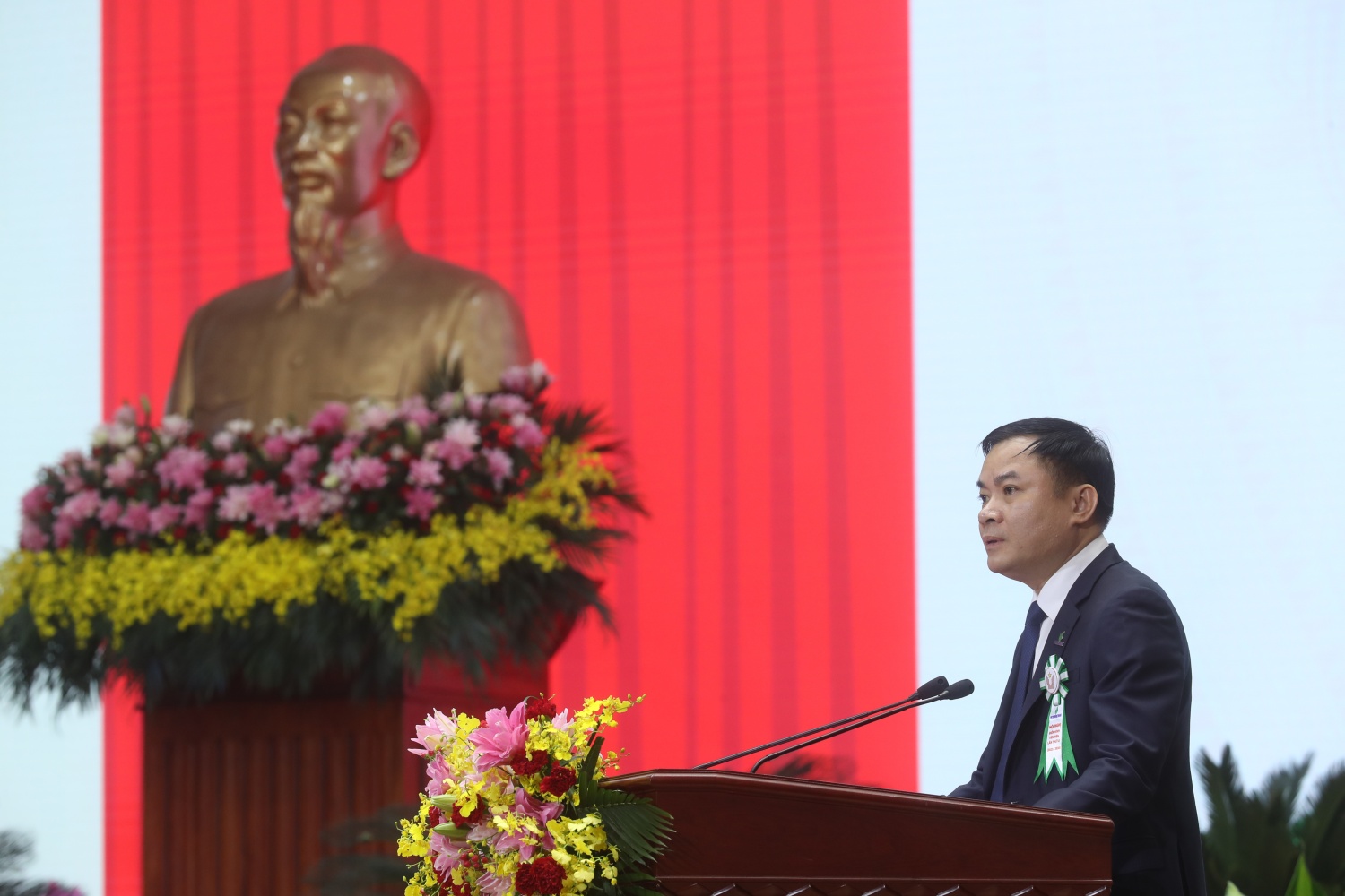 Đồng chí Lê Ngọc Sơn, Phó Bí thư Đảng ủy, Tổng Giám đốc, Chủ tịch Hội đồng TĐKT Tập đoàn phát biểu khai mạc Hội nghị điển hình tiên tiến Petrovietnam lần thứ VI, giai đoạn 2025-2030
