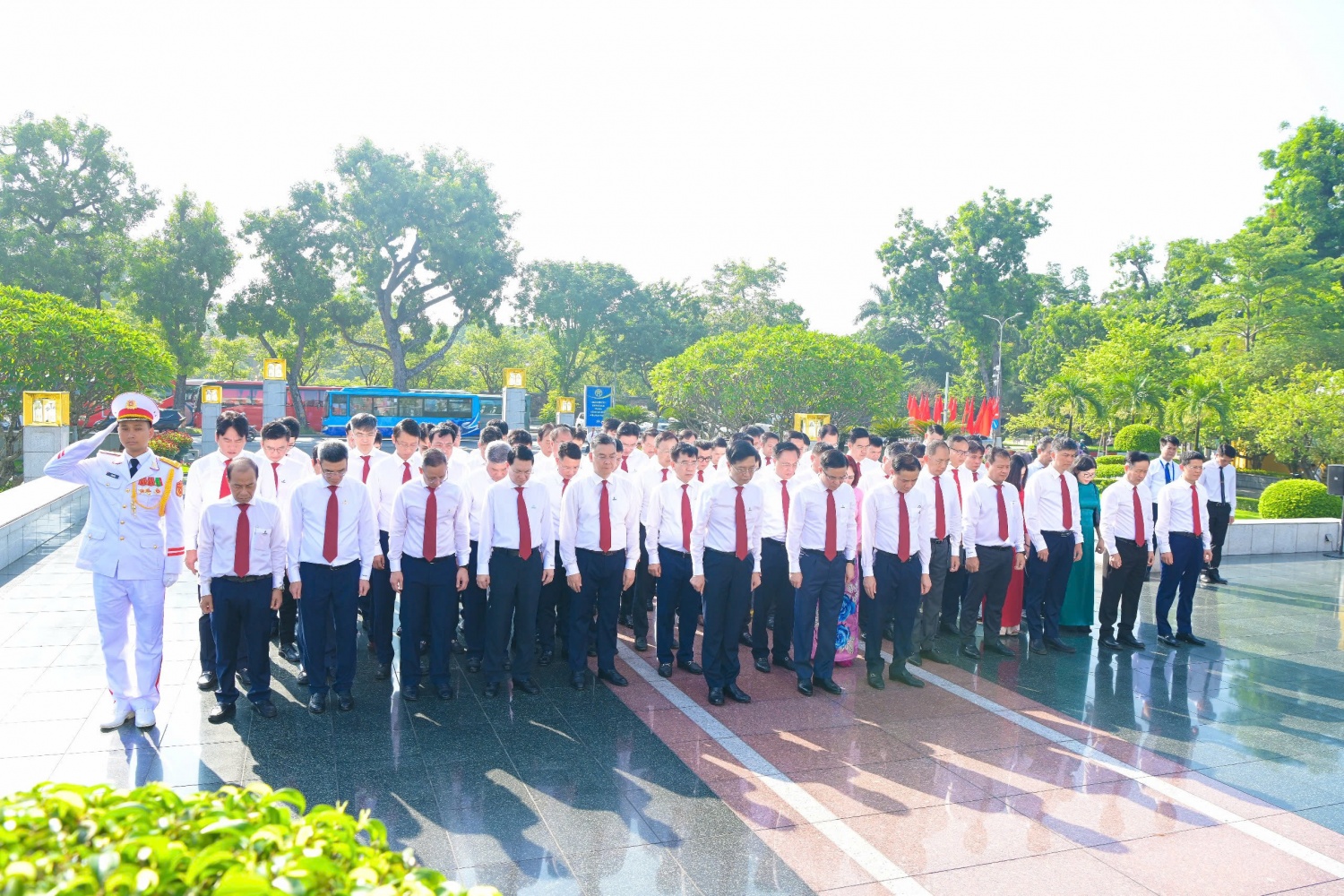 Đoàn thành kính tưởng niệm các Anh hùng Liệt sỹ