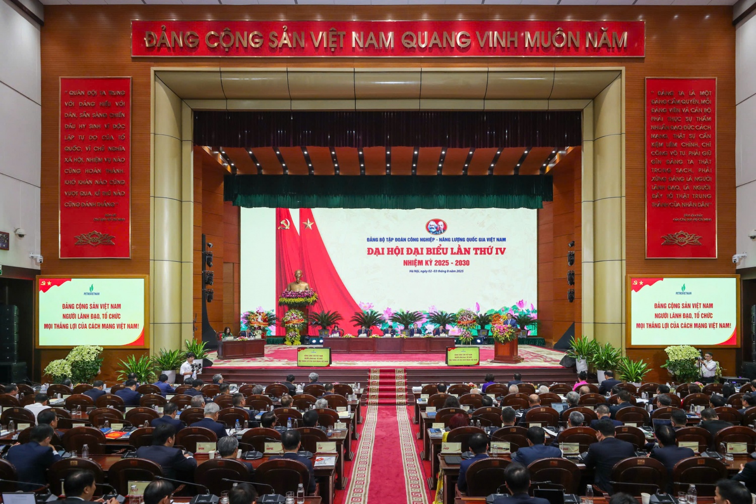 Đại hội lần thứ IV là kỳ đại hội đầu tiên mang tên gọi mới: Đảng bộ Tập đoàn Công nghiệp – Năng lượng Quốc gia Việt Nam