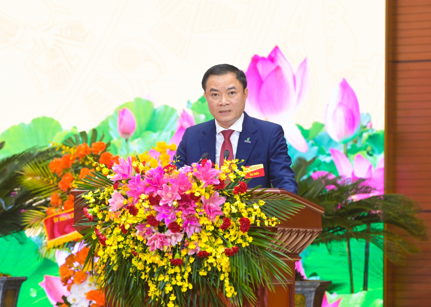 Đồng chí Lê Ngọc Sơn - Phó Bí thư Đảng ủy, Tổng Giám đốc Petrovietnam trình bày báo cáo chính trị tại Đại hội