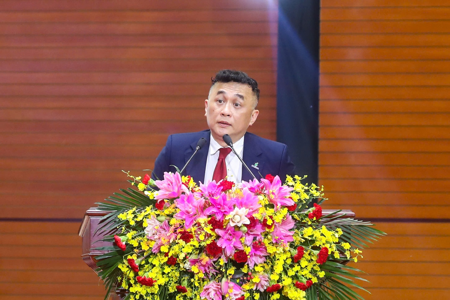 Đồng chí Phan Tử Giang – Ủy viên Ban Chấp hành Đảng bộ, Phó Tổng Giám đốc Petrovietnam tham luận về vai trò lãnh đạo của tổ chức Đảng trong xử lý các dự án, đơn vị khó khăn