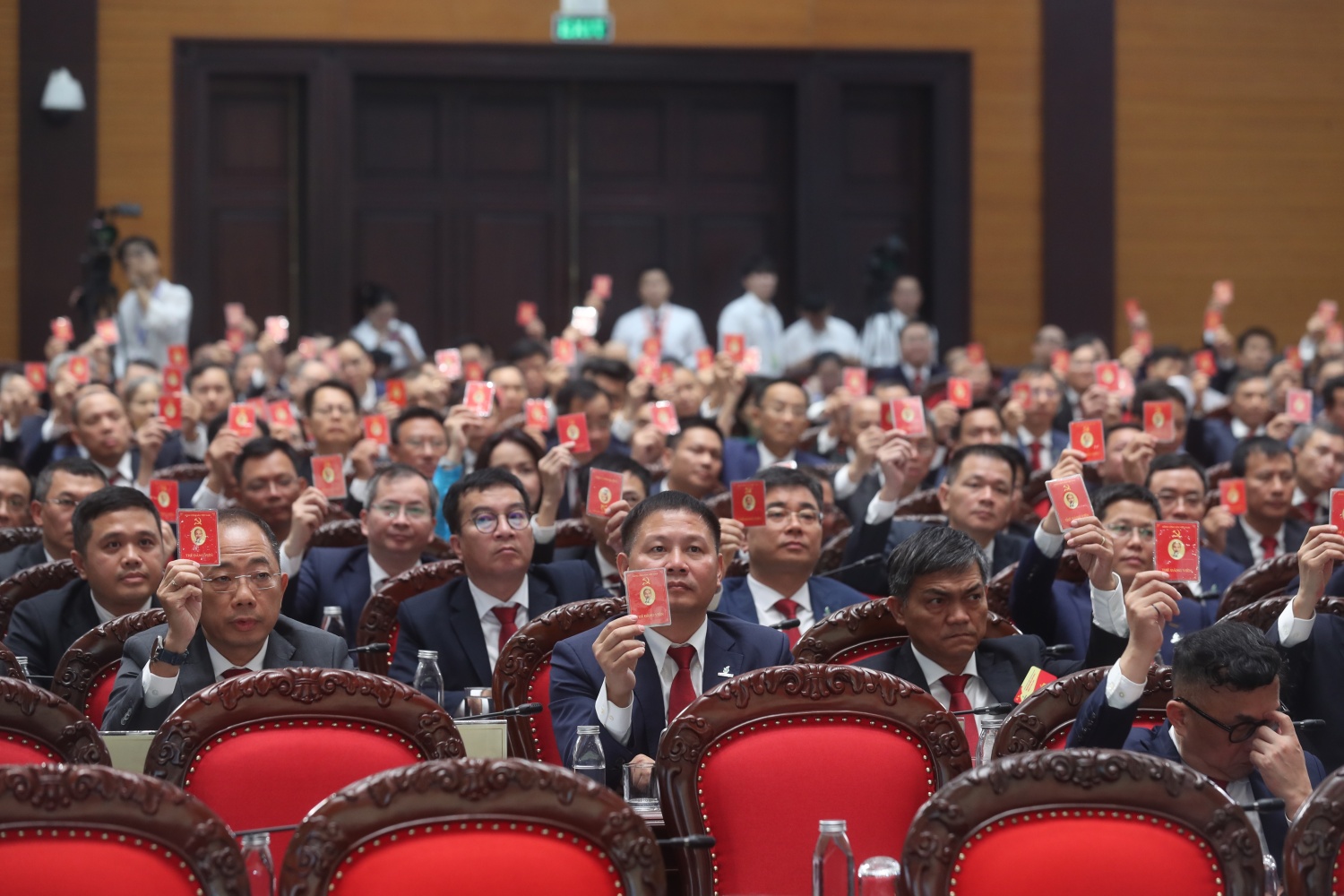 238 đại biểu biểu quyết tại Phiên trù bị Đại hội, đại diện cho ý chí và nguyện vọng của gần 14 nghìn đảng viên và 55 nghìn người lao động Petrovietnam