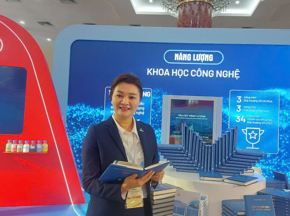 Đồng chí Đinh Thị Hồng Thúy - Phó Chánh Văn phòng Đảng ủy Tập đoàn: Nhiệm kỳ 2025-2030 được nhiều cán bộ, đảng viên nhận định là nhiệm kỳ của “khát vọng vươn lên”