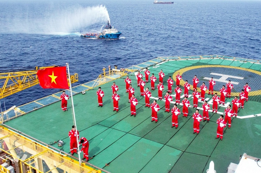 Người lao động Petrovietnam thi đua lập thành tích trên các công trình trọng điểm. Ảnh: Petrovietnam