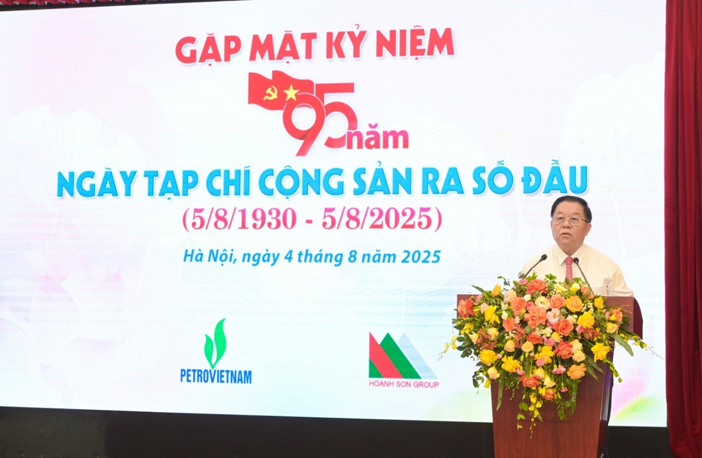 Đồng chí Nguyễn Trọng Nghĩa - UV Bộ Chính trị, Bí thư TW, Trưởng Ban Tuyên Giáo và Dân vận TW chúc mừng kỷ niệm 95 năm ngày ra số báo đầu tiên của Tạp chí Cộng sản