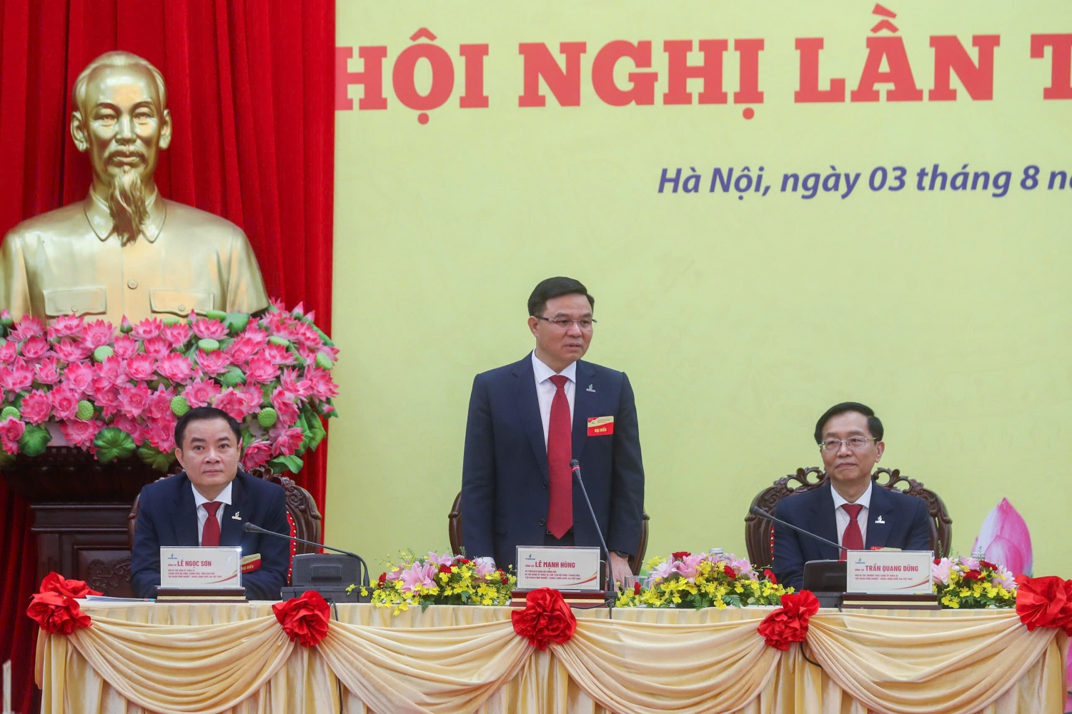 Đồng chí Lê Mạnh Hùng tin tưởng, với bản lĩnh, tinh thần trách nhiệm, đoàn kết, thống nhất, các đồng chí trong Ban Thường vụ và Ủy ban Kiểm tra Đảng ủy Tập đoàn khóa mới sẽ dẫn dắt đưa Petrovietnam phát triển bền vững trong giai đoạn tới.