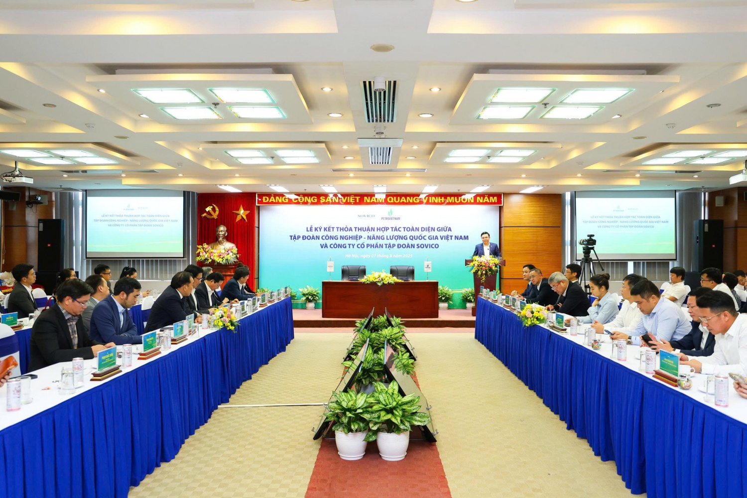 Toàn cảnh buổi lễ ký kết hợp tác giữa Petrovietnam và SOVICO
