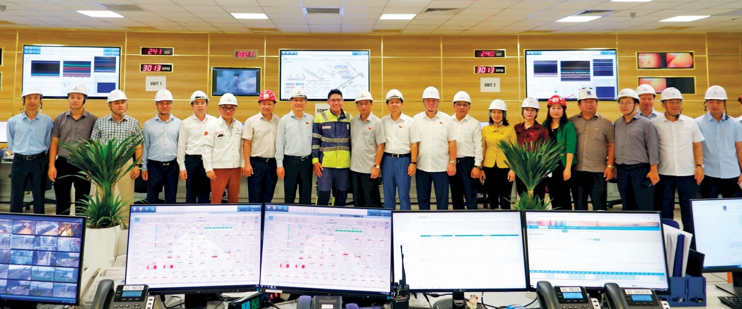 Đoàn khảo sát với lãnh đạo Tập đoàn, PVPGB, cán bộ, người lao động NMNĐ Sông Hậu 1