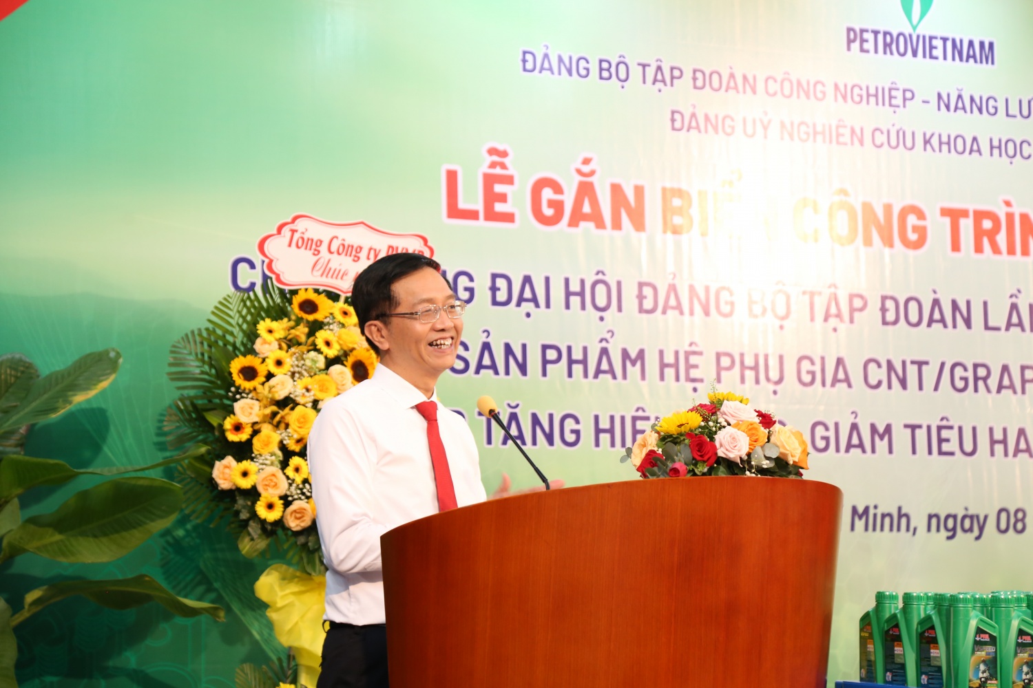 Đồng chí Trần Quang Dũng nhấn mạnh mô hình “đồng hành” giữa đơn vị nghiên cứu và sản xuất kinh doanh như VPI – PVOIL Lube – PV Paint là giải pháp hiệu quả, rút ngắn quá trình chuyển giao công nghệ và thúc đẩy thương mại hóa
