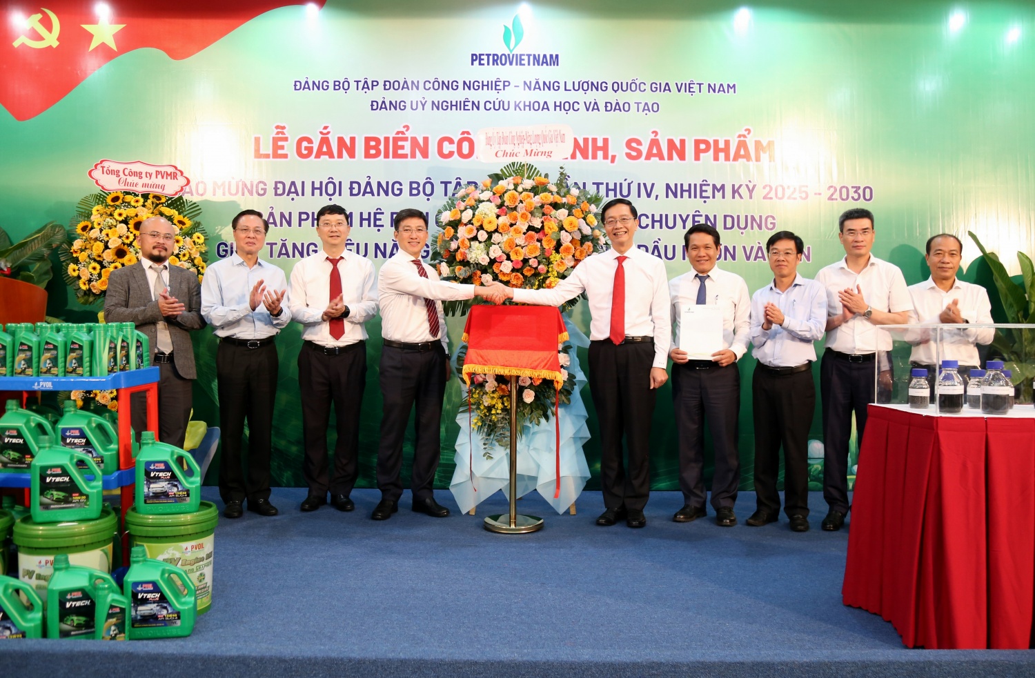 Lãnh đạo Petrovietnam tham dự gắn biển công trình, sản phẩm