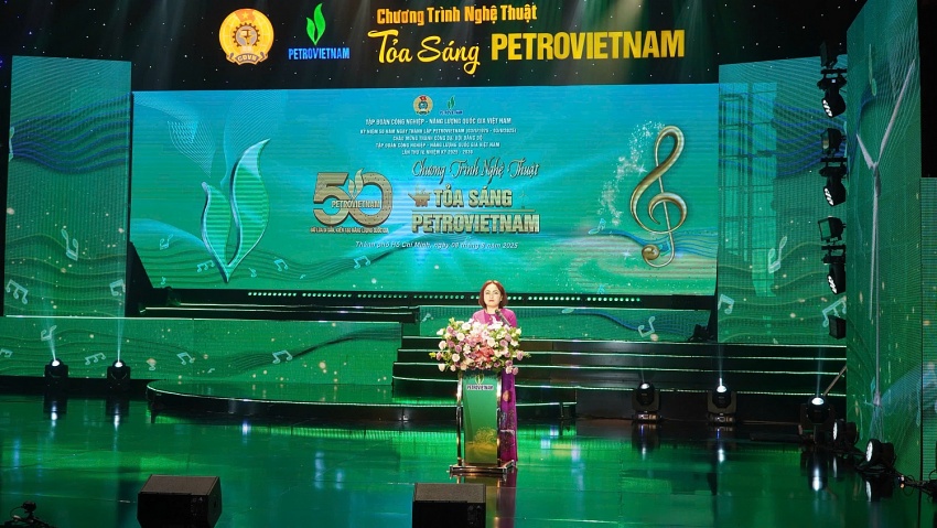 Đồng chí Nghiêm Thùy Lan – Chủ tịch Công đoàn Petrovietnam: Chương trình sẽ là điểm sáng văn hóa rực rỡ, là nhịp cầu kết nối trái tim và ý chí, tạo động lực để toàn thể cán bộ, đảng viên, người lao động Petrovietnam tiếp tục chinh phục những đỉnh cao mới