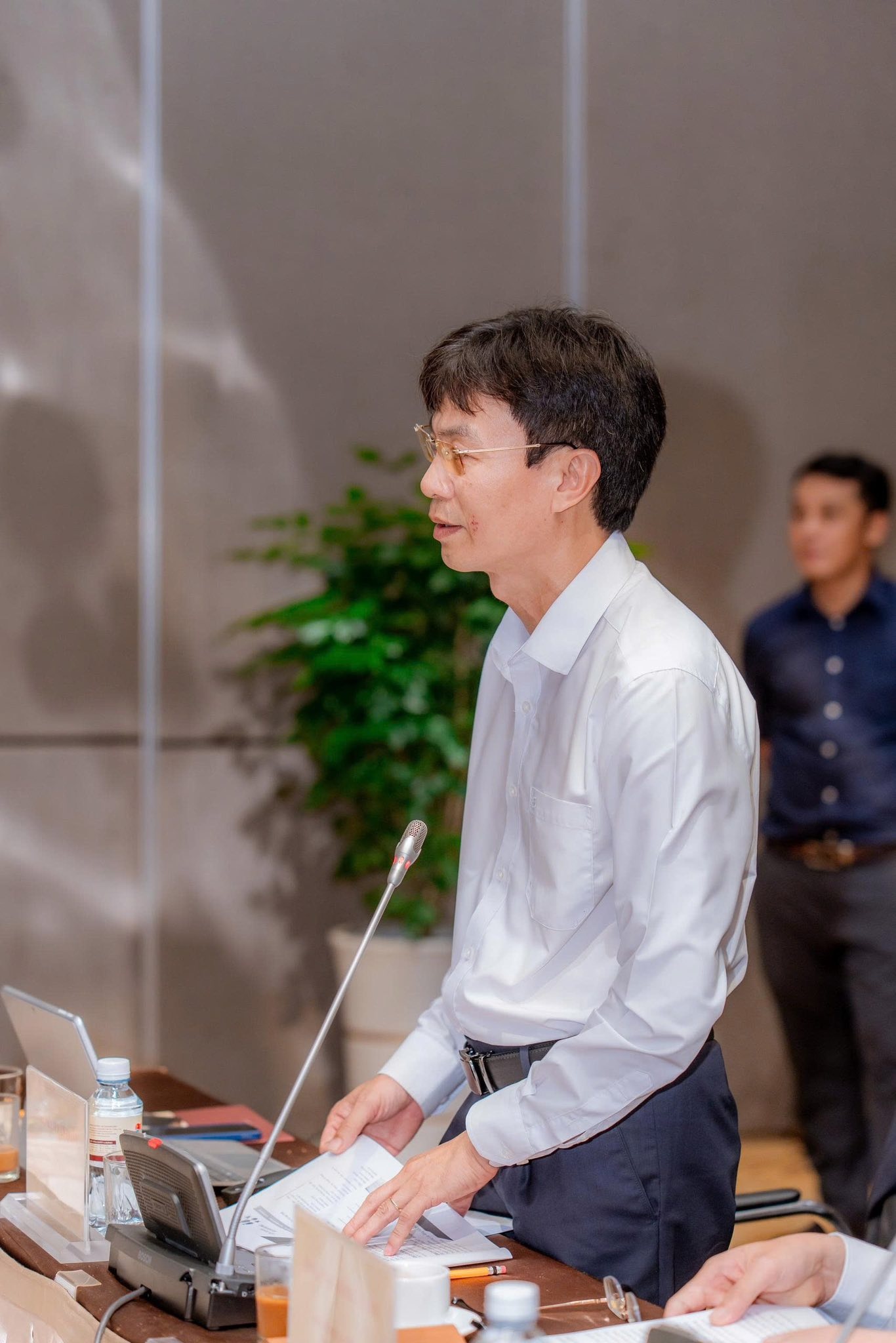 Ông Phạm Văn Đoàn - Phó Chánh Văn phòng, Tổ trưởng Tổ công tác VHDN báo cáo kết quả công tác TT&VHDN của Vietsovpetro trong 6 tháng đầu năm 2025, kế hoạch 6 tháng cuối năm 2025.