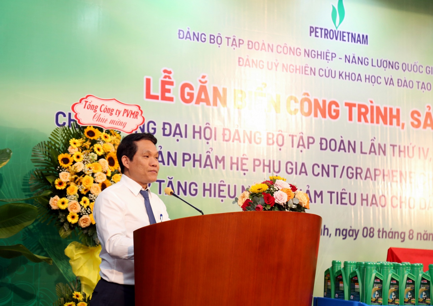 Đồng chí Phan Minh Quốc Bình - Phó Viện trưởng VPI, Hiệu trưởng PVU cho biết, sản phẩm Hệ phụ gia CNT/Graphene mang lại giá trị kinh tế - kỹ thuật - xã hội nổi bật