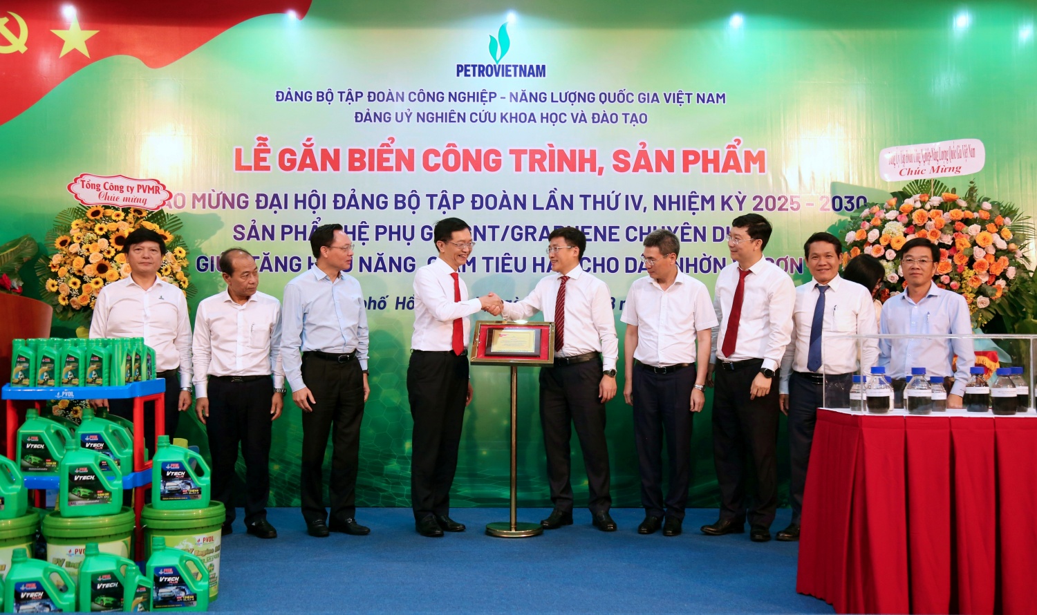 Sản phẩm Hệ phụ gia CNT/Graphene được Đảng bộ Petrovietnam gắn biển công trình tiêu biểu