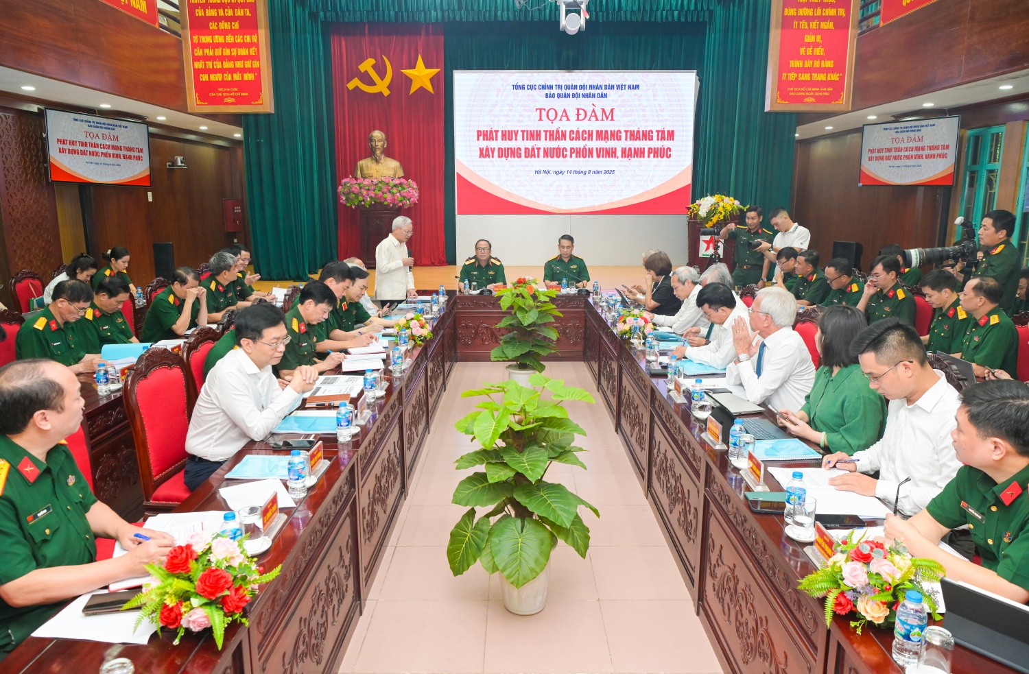 Toàn cảnh buổi tọa đàm